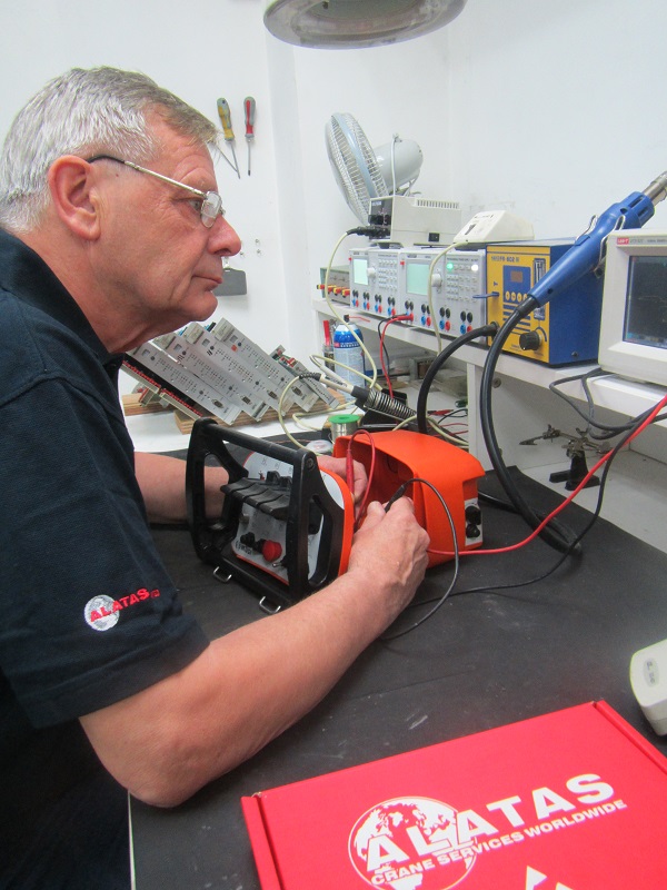 Bench test for radio remote control